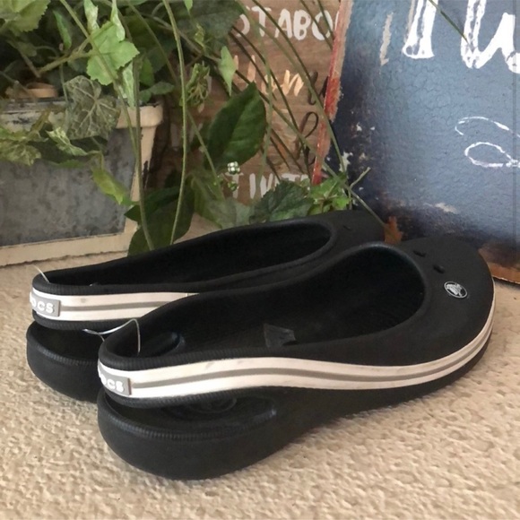 Crocs black flats/sandals women’s size 8/juniors size 6 - Picture 3 of 4